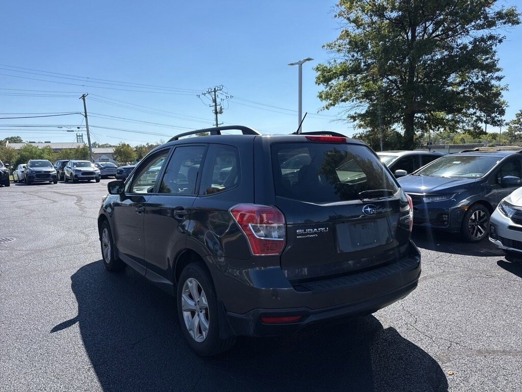 2015 Subaru Forester 2.5i Premium photo 2