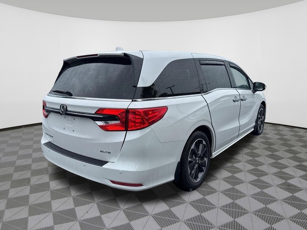 Certified 2024 Honda Odyssey Elite Van