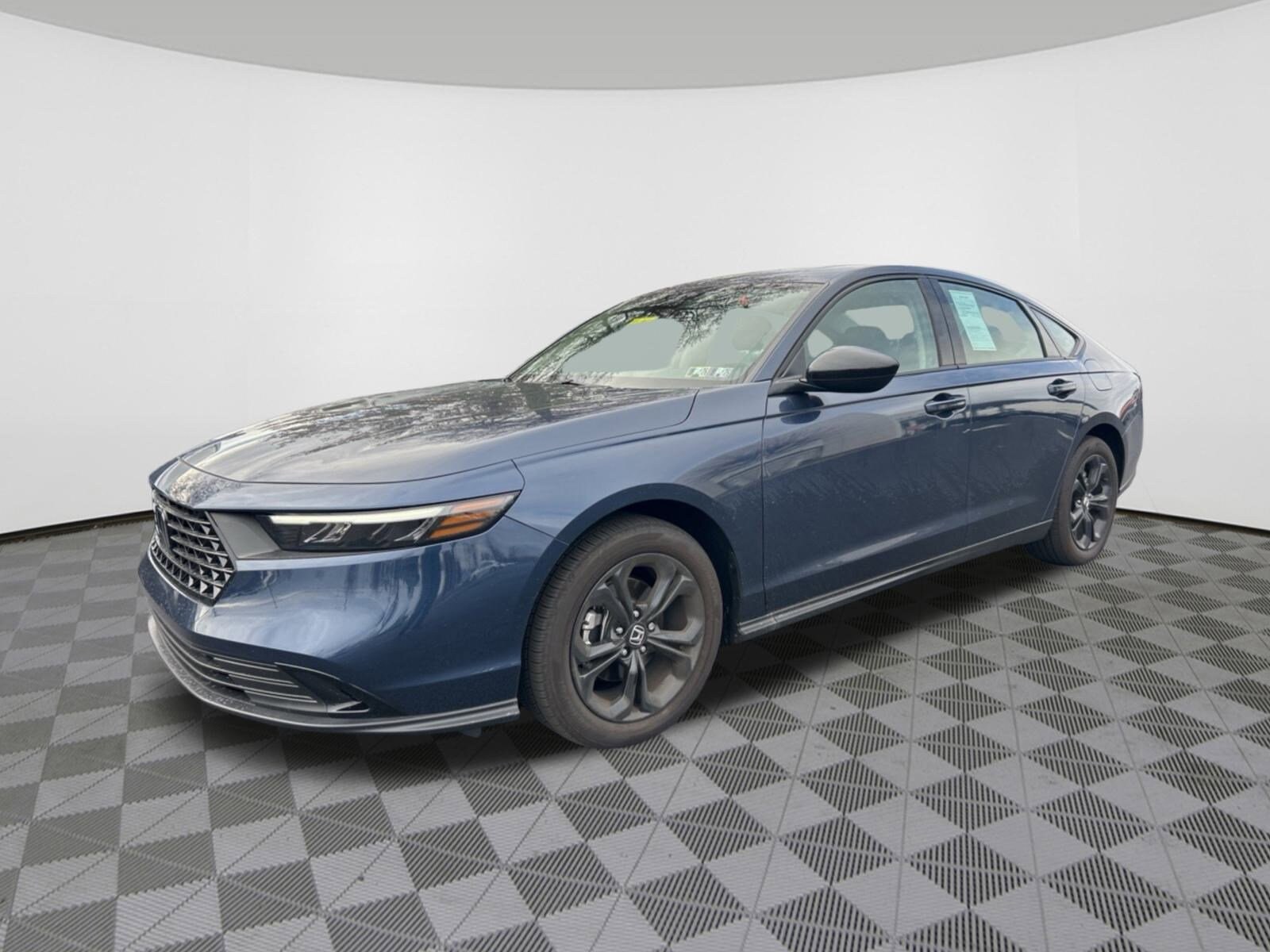 2025 Honda Accord SE photo 2