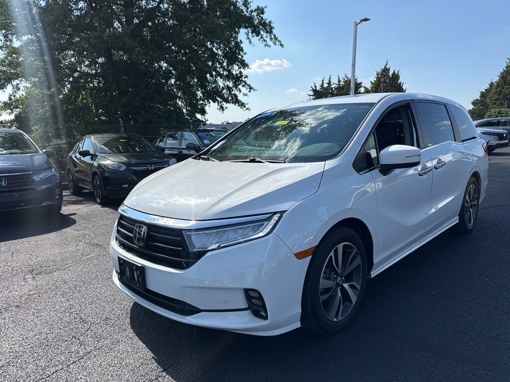 2024 Honda Odyssey Touring photo 2