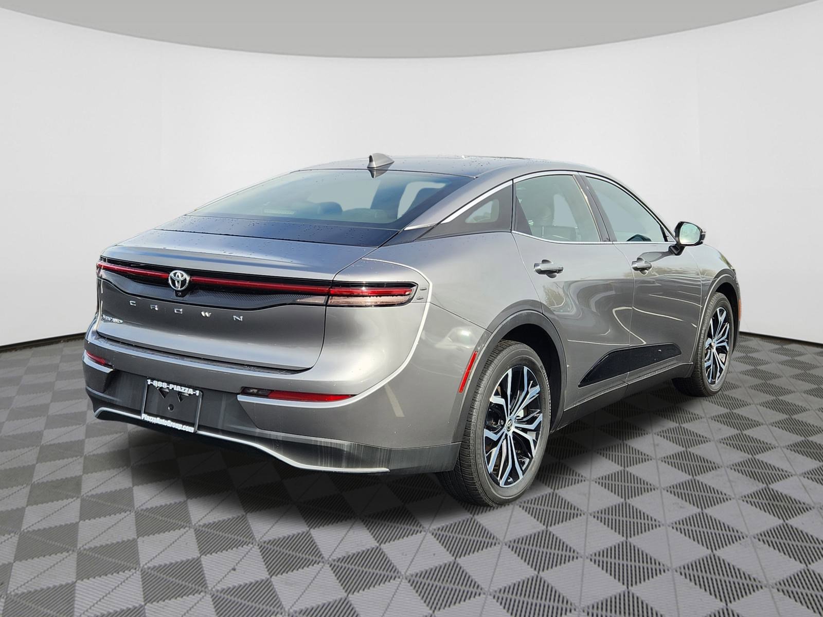 2024 Toyota Crown XLE photo 4