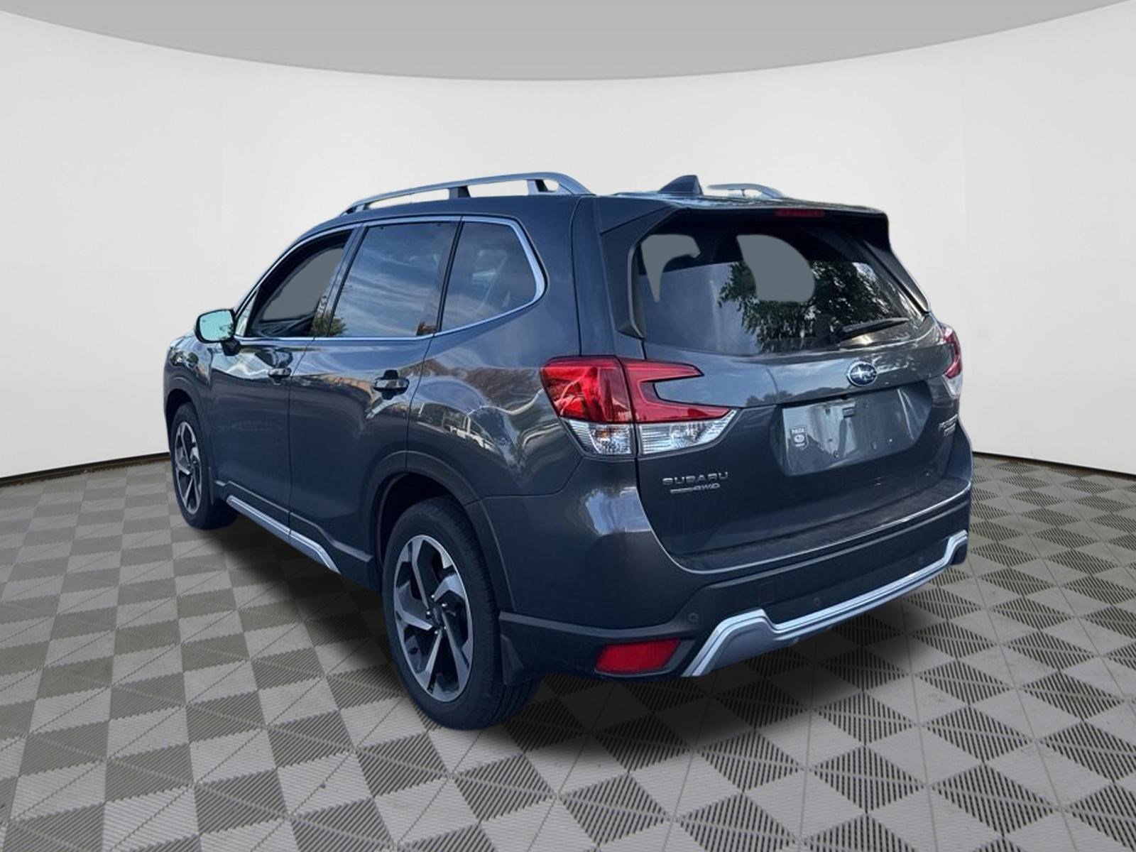 2023 Subaru Forester Touring photo 2