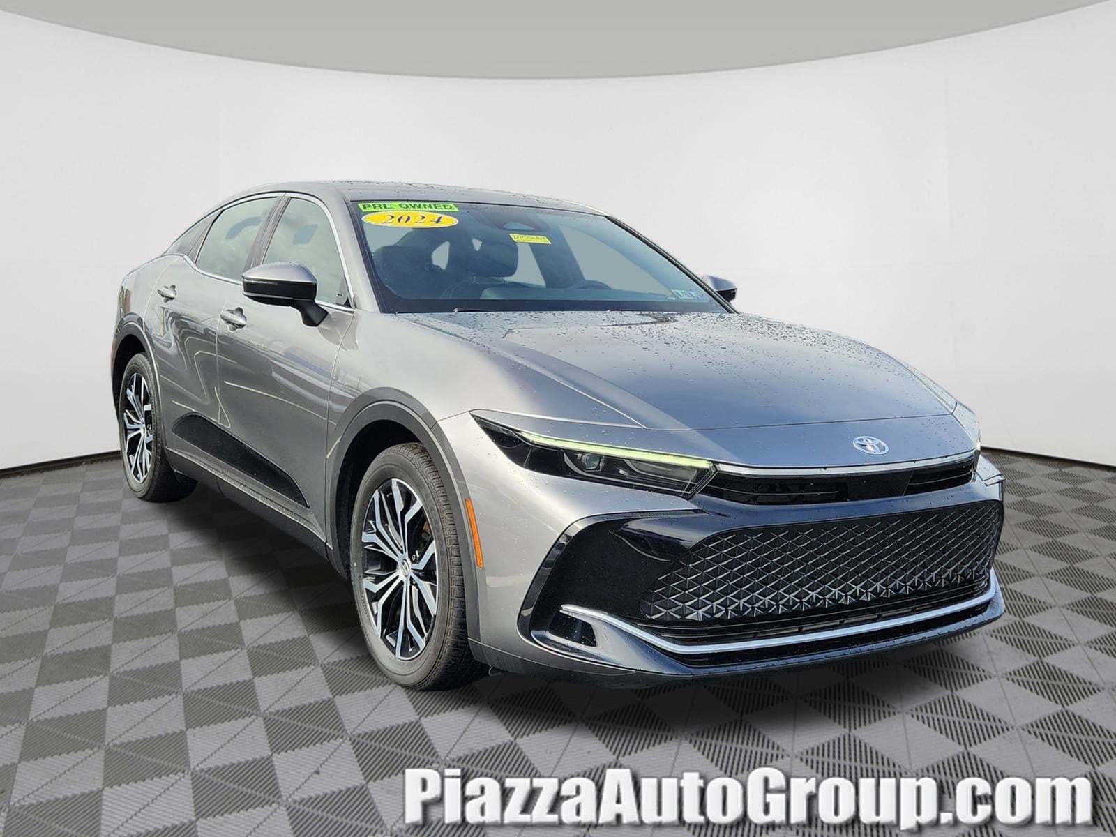 2024 Toyota Crown XLE's photo