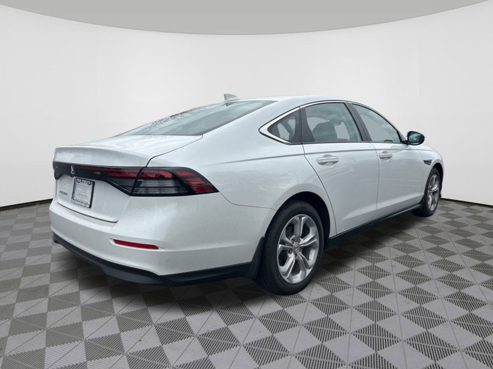 2025 Honda Accord LX photo 3