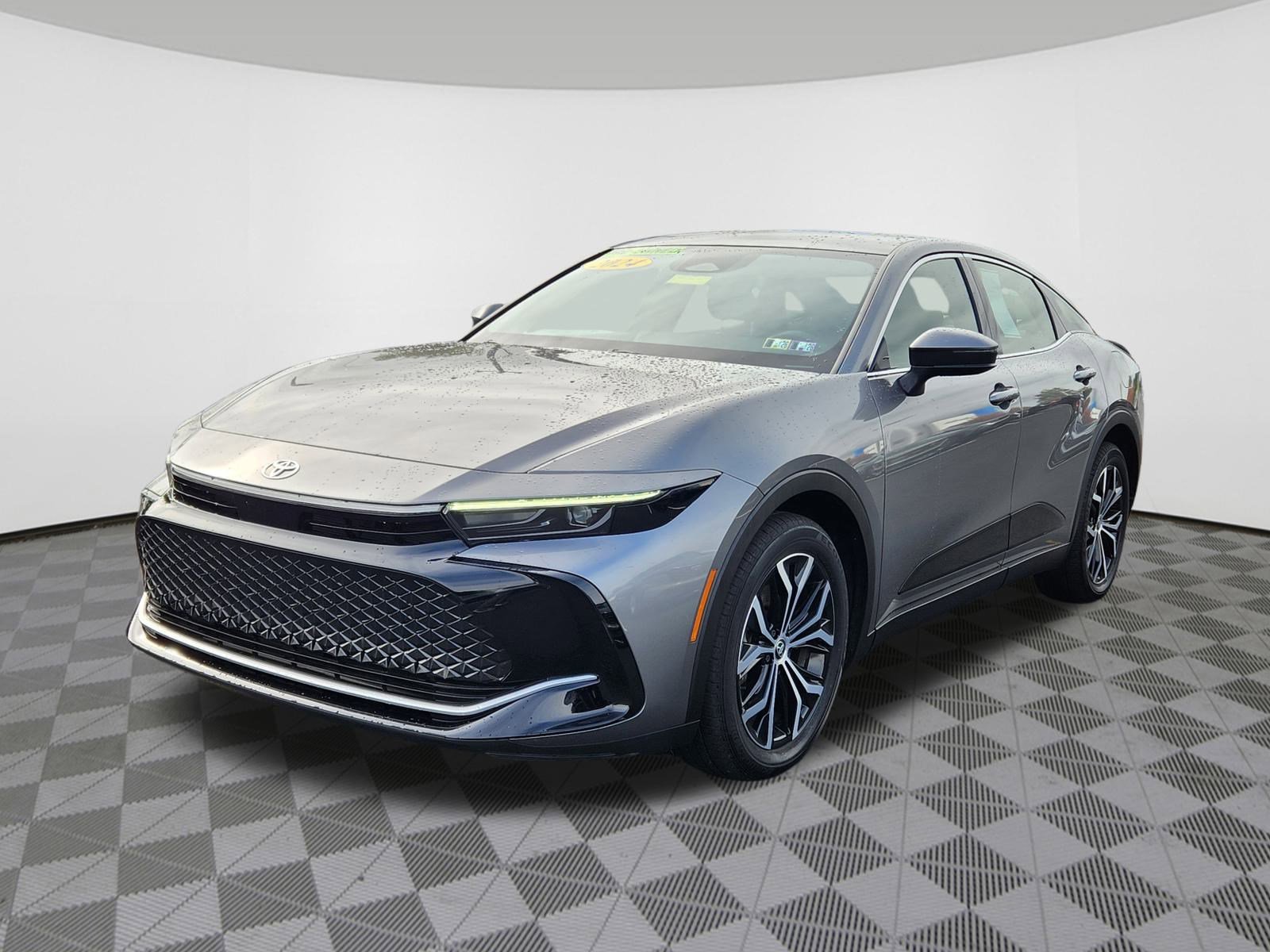 2024 Toyota Crown XLE photo 2