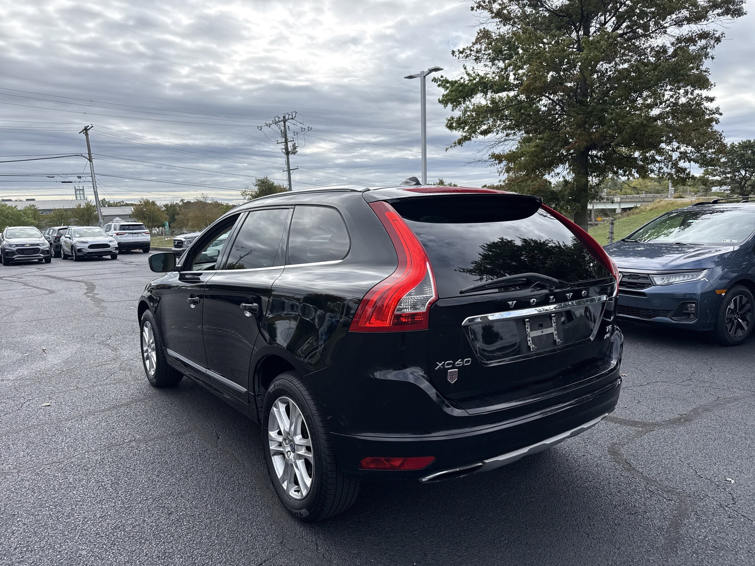 2016 Volvo XC60 T5 Premier photo 2