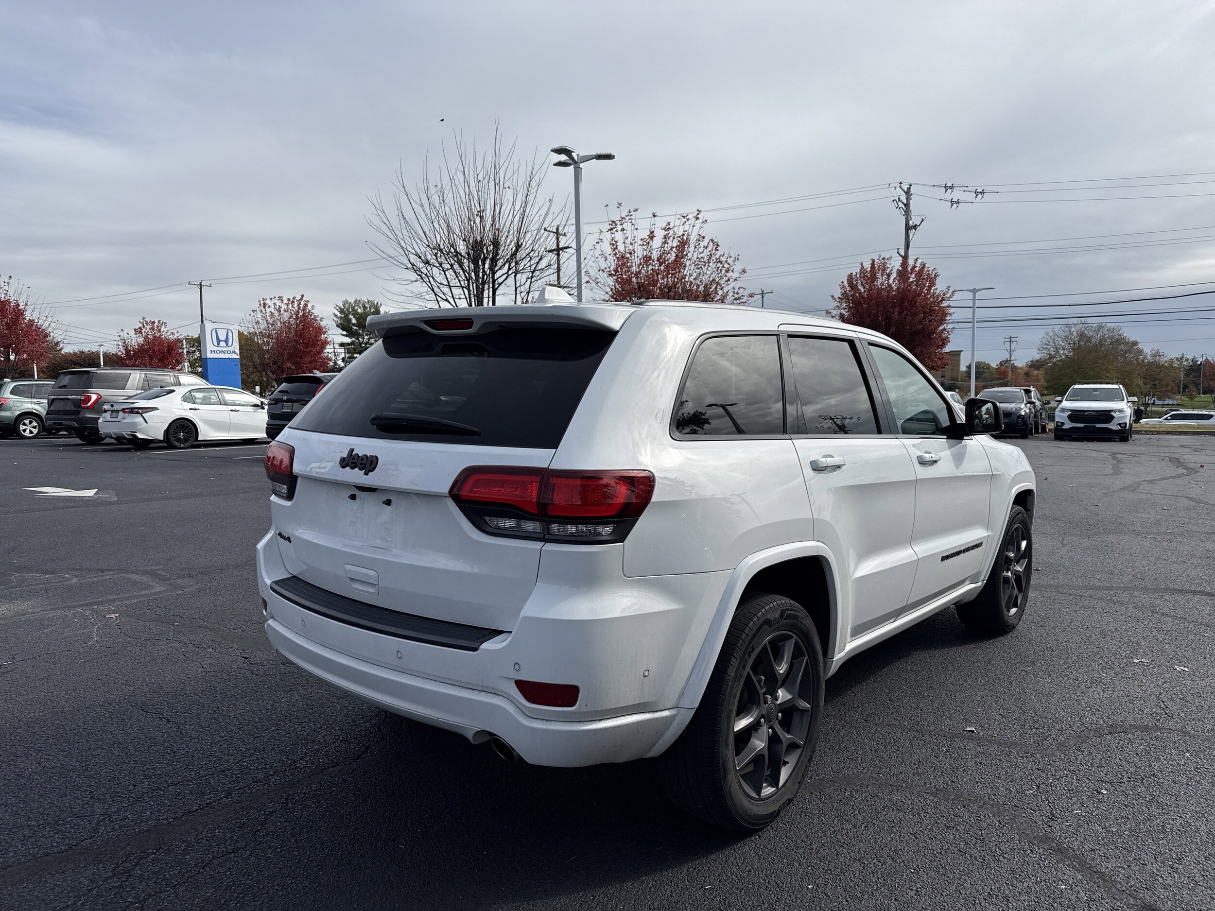 2021 Jeep Grand Cherokee Anniversary Edition photo 4