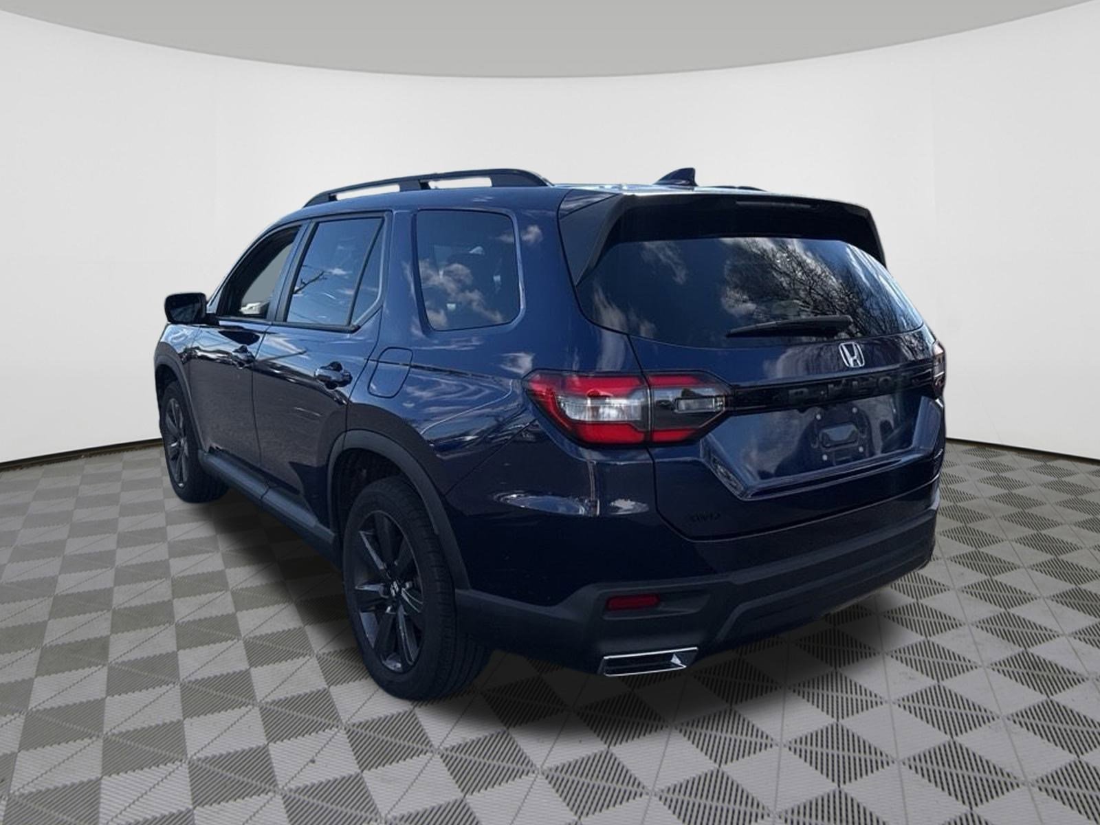 2023 Honda Pilot Sport photo 2