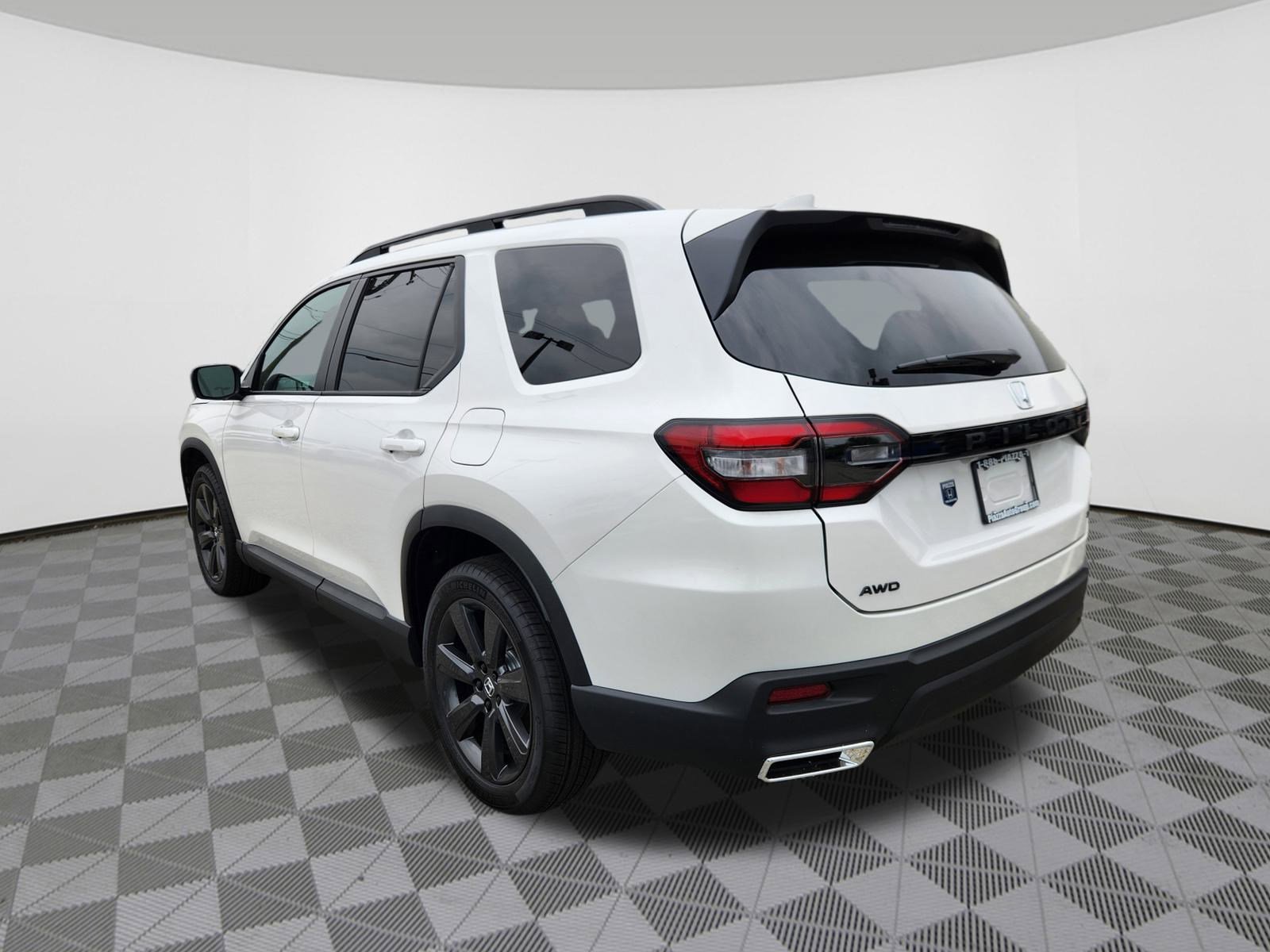 2025 Honda Pilot Sport photo 2