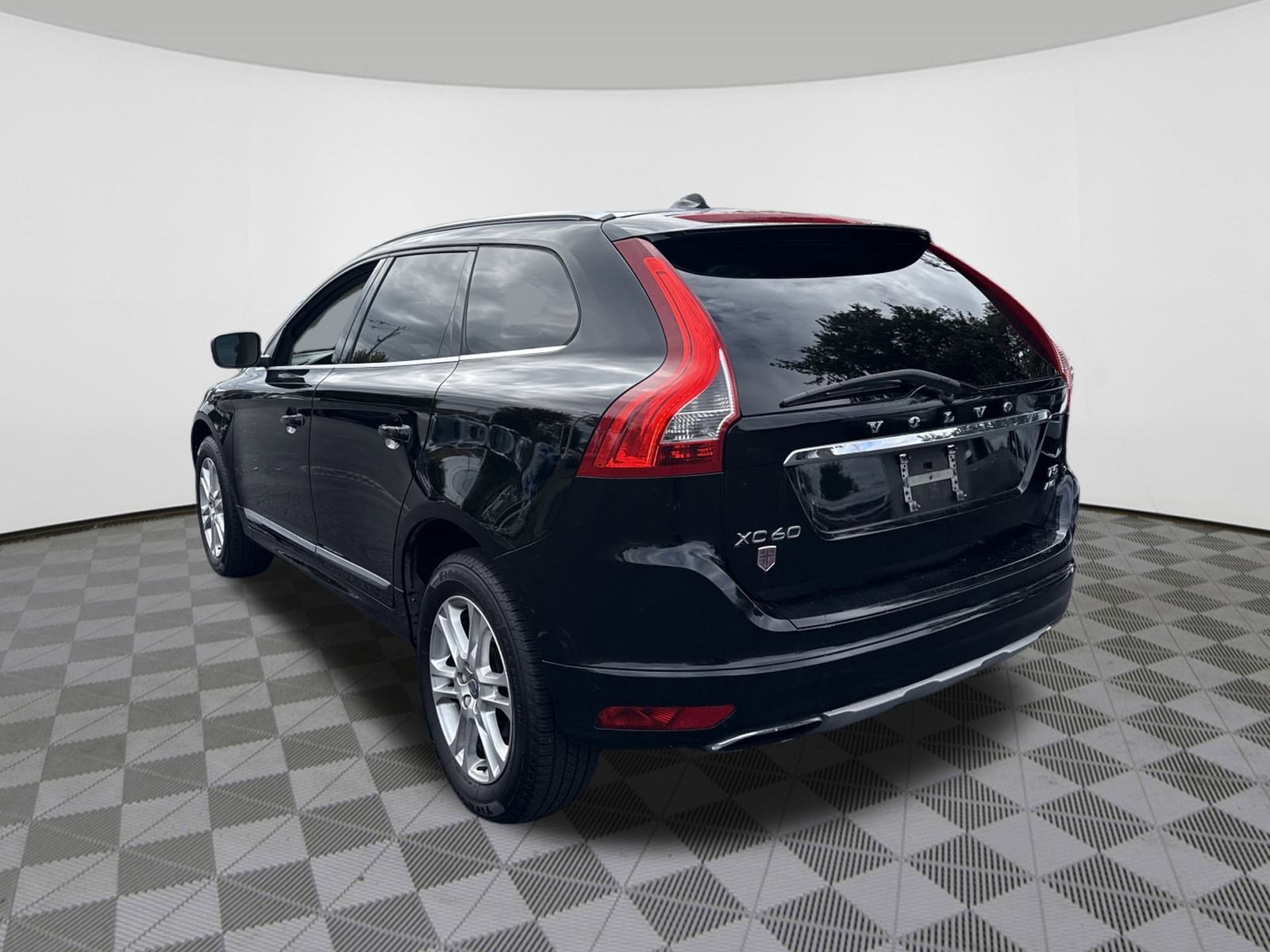 2016 Volvo XC60 T5 Premier photo 2