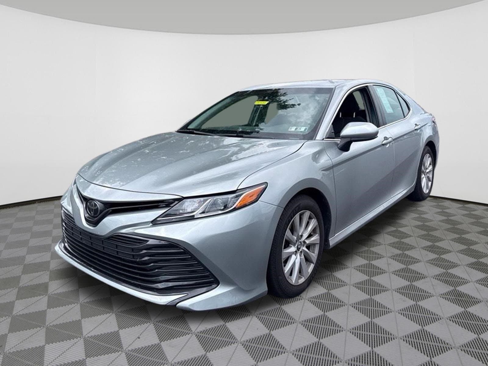 Used 2018 Toyota Camry LE with VIN 4T1B11HK1JU118887 for sale in Royersford, PA