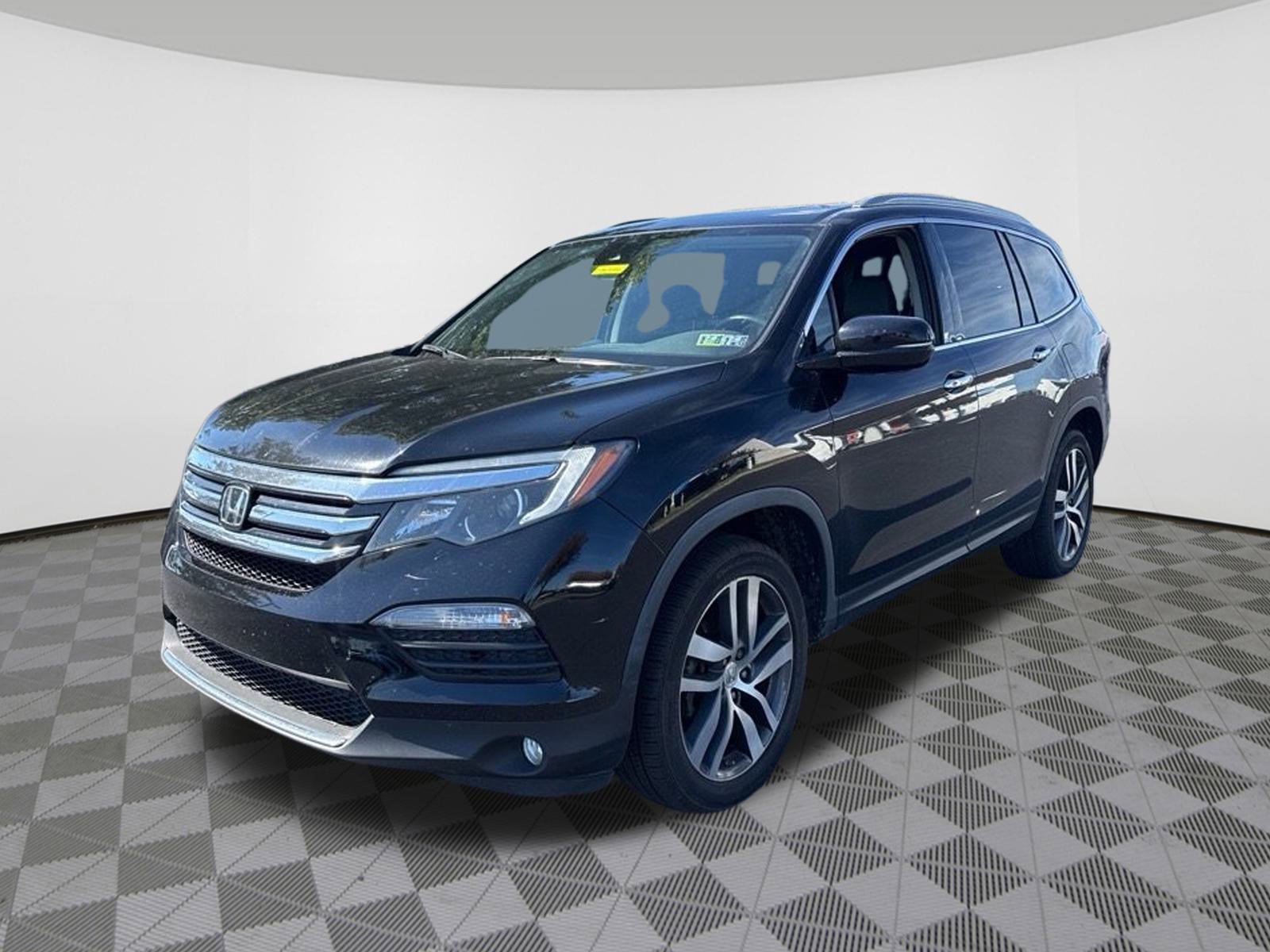 2017 Honda Pilot Touring photo 2