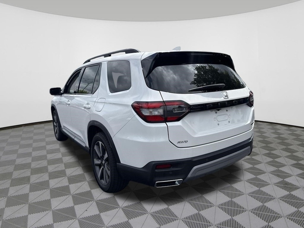 Certified 2025 Honda Pilot Touring SUV