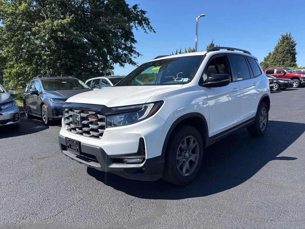 2025 Honda Passport TrailSport photo 2