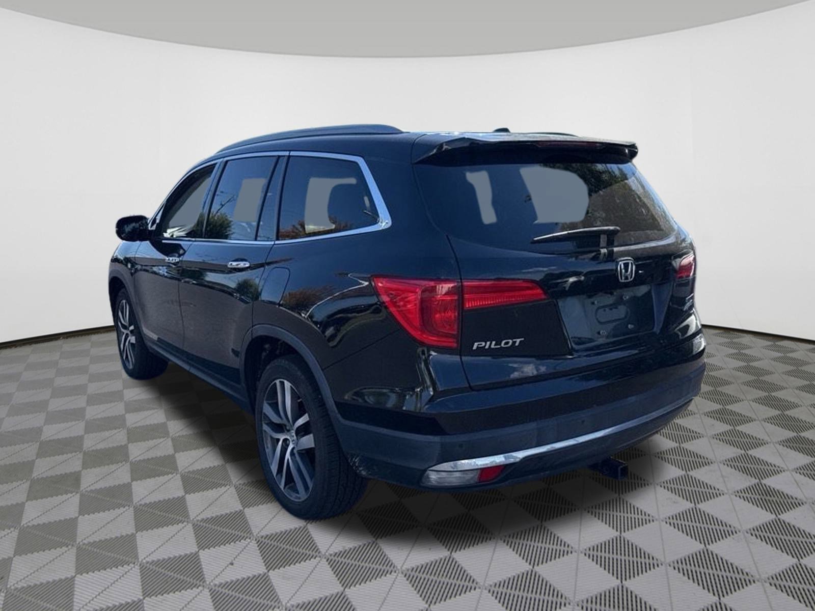 2017 Honda Pilot Touring photo 3