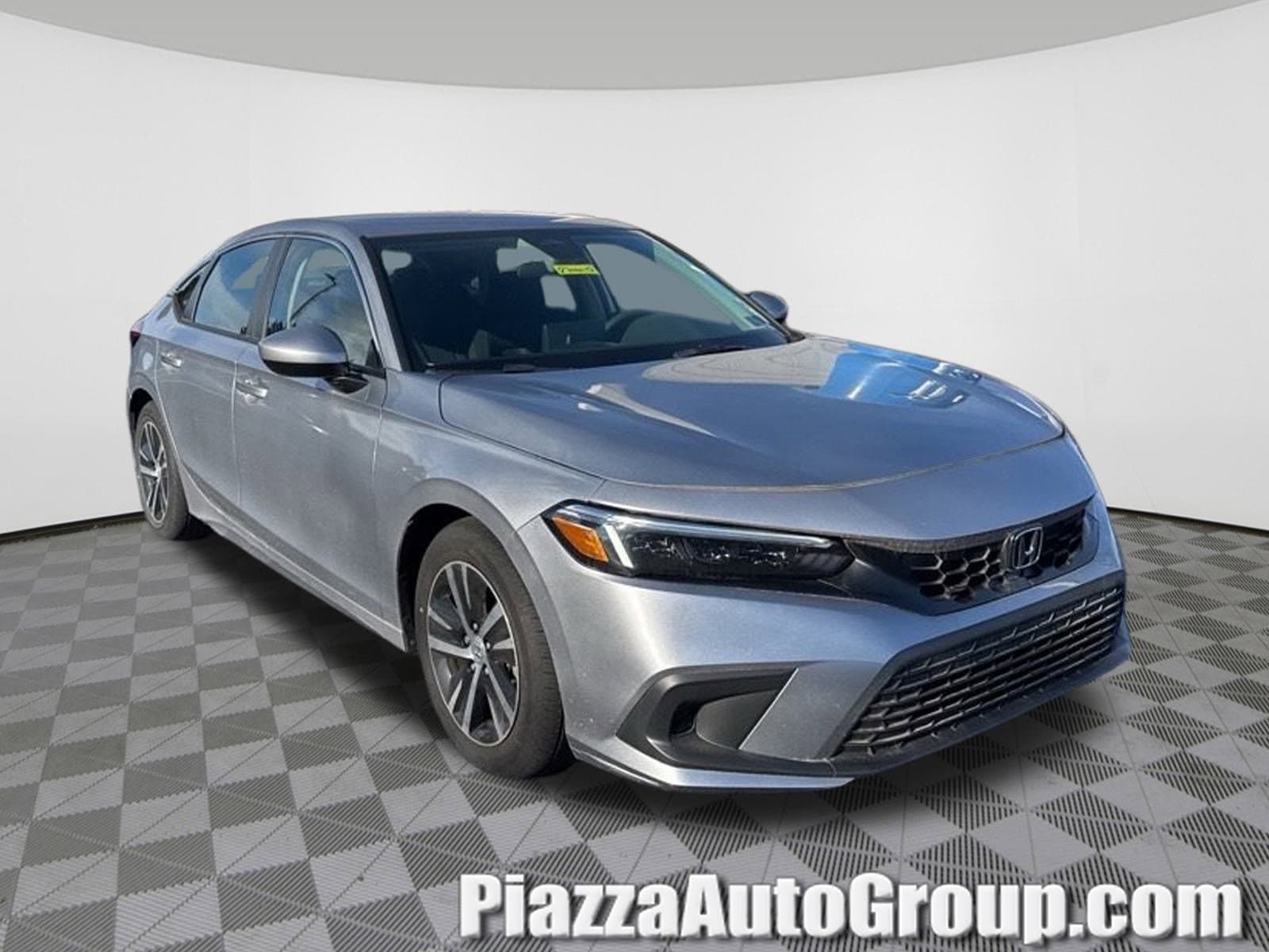 2023 Honda Civic Hatchback LX's photo