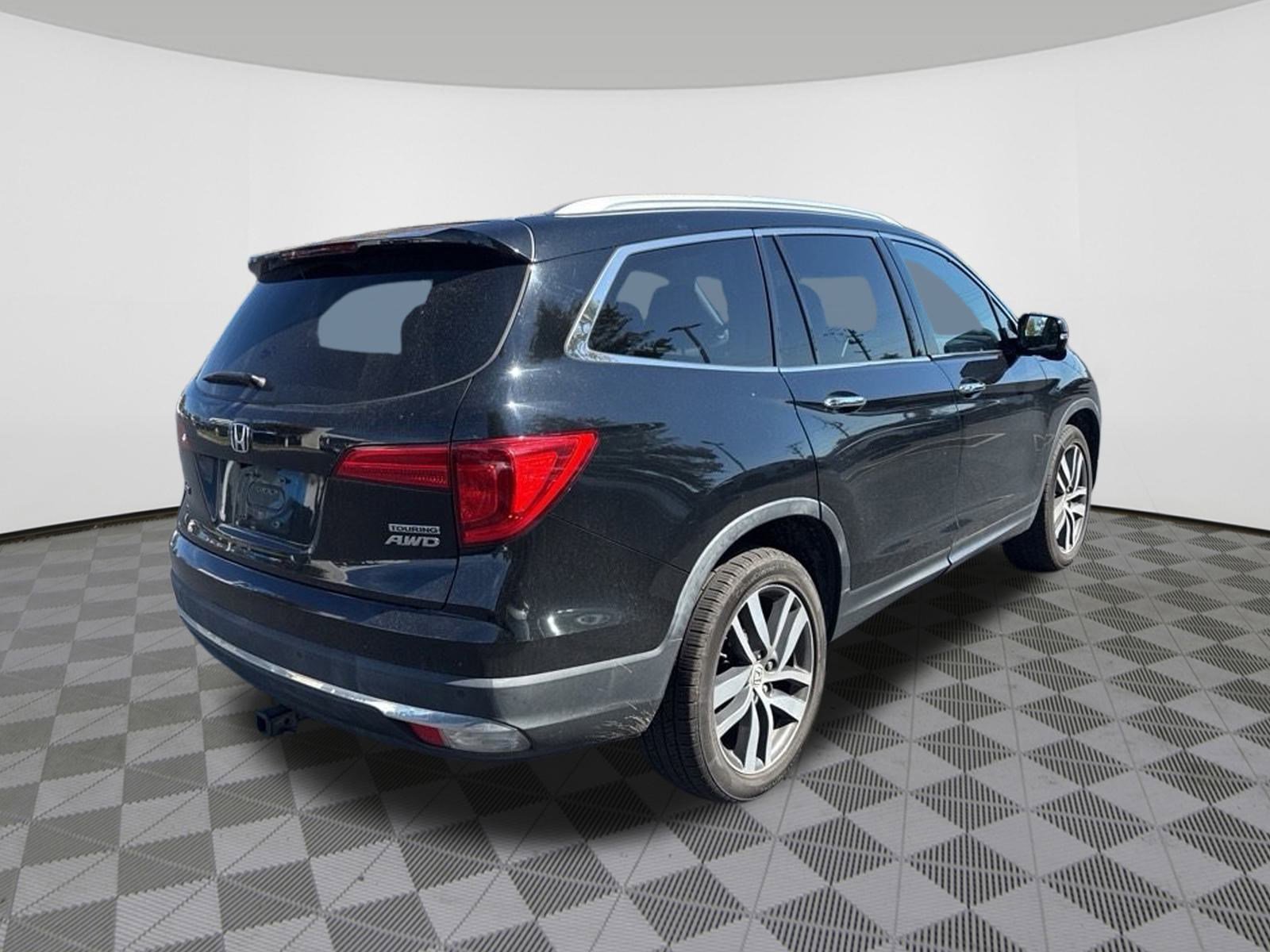 2017 Honda Pilot Touring photo 4