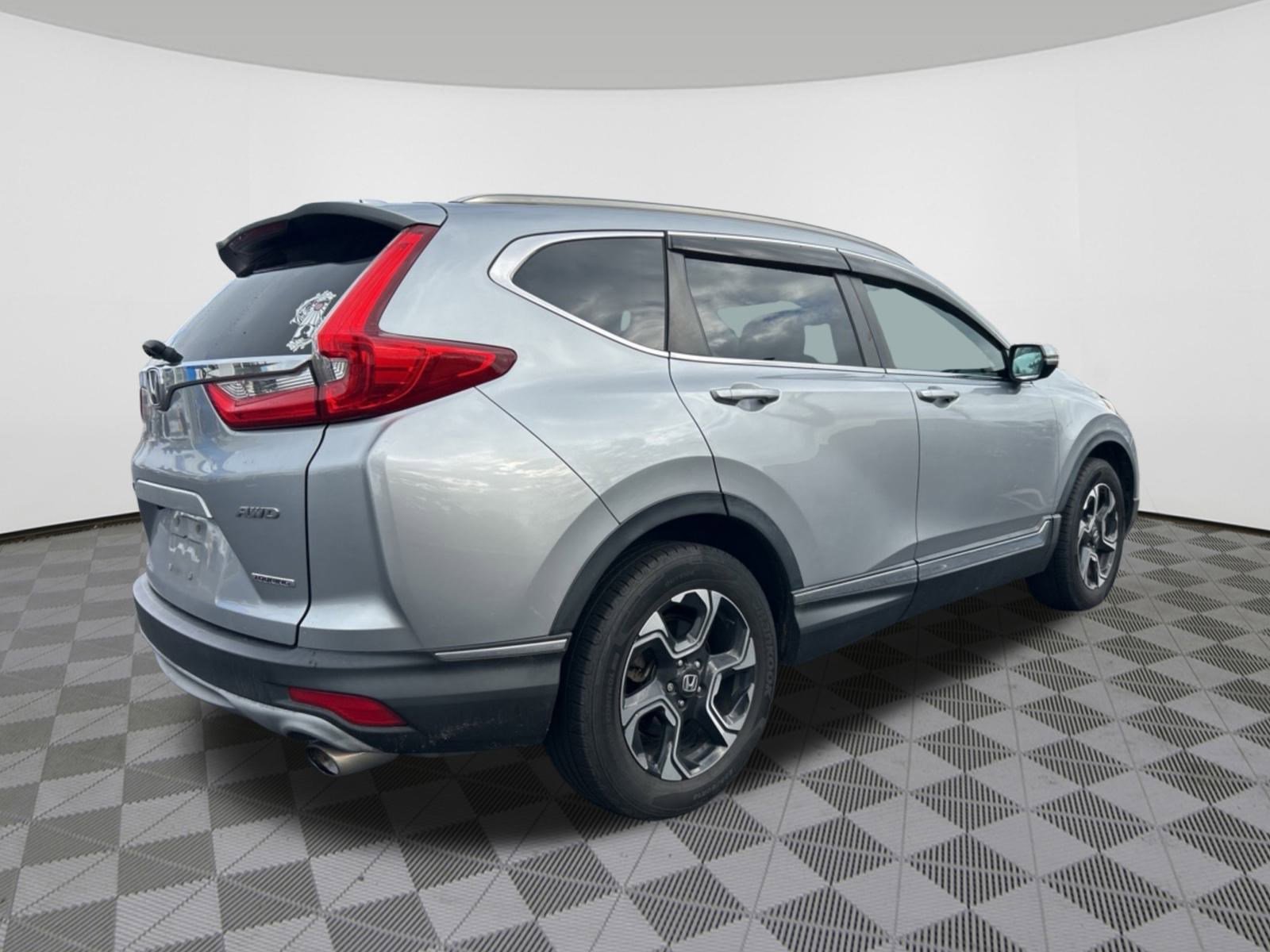 2017 Honda CR-V Touring photo 4