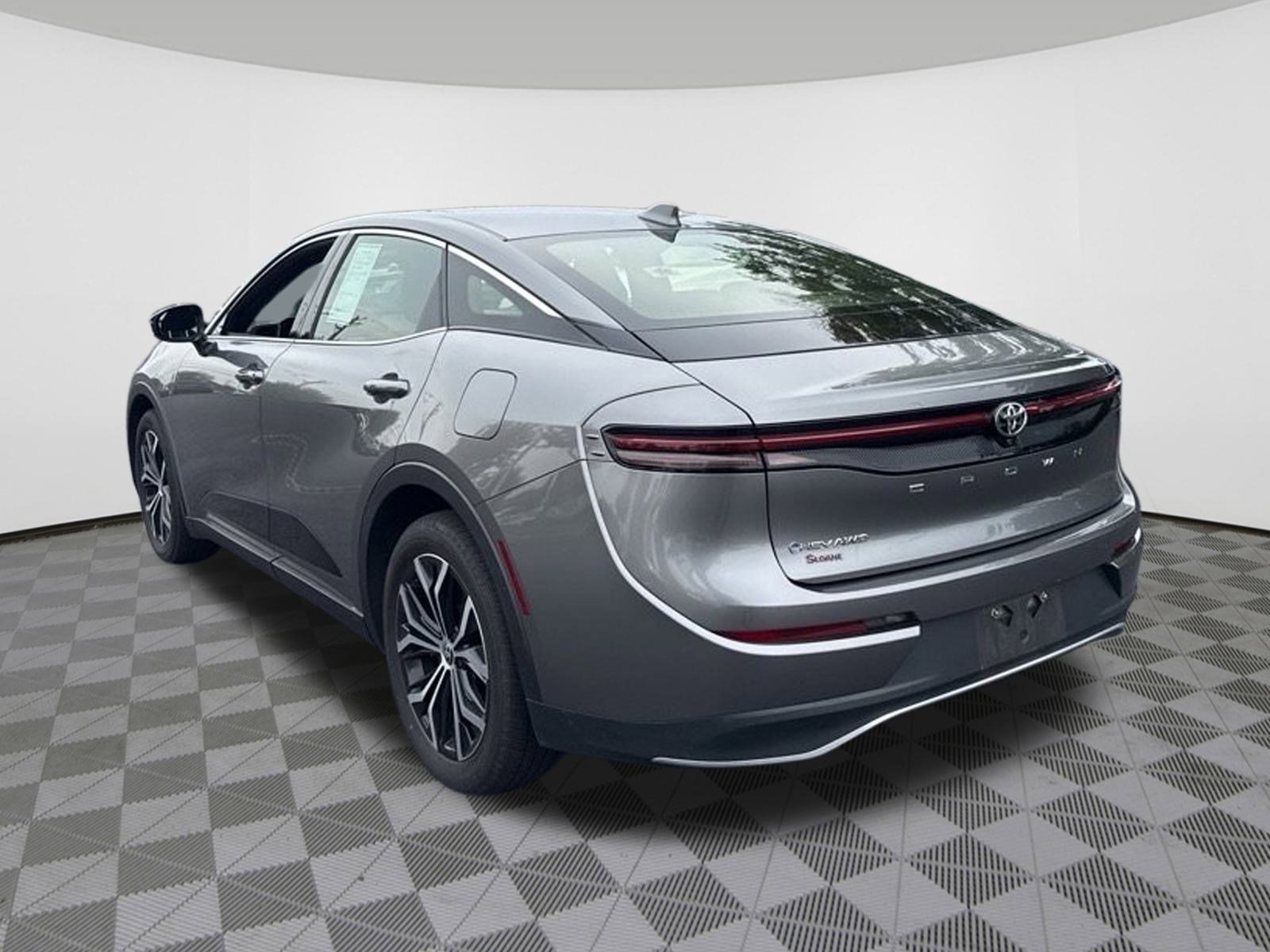 2024 Toyota Crown XLE photo 3