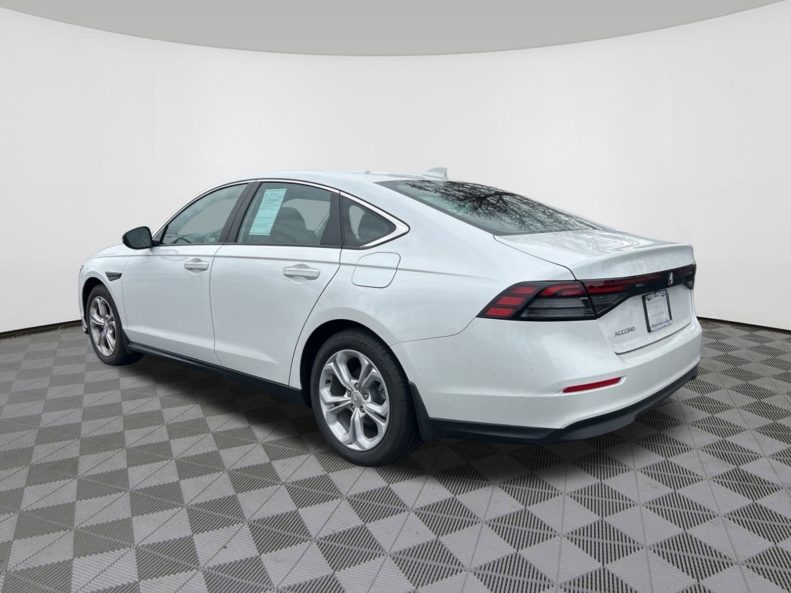 2025 Honda Accord LX photo 4