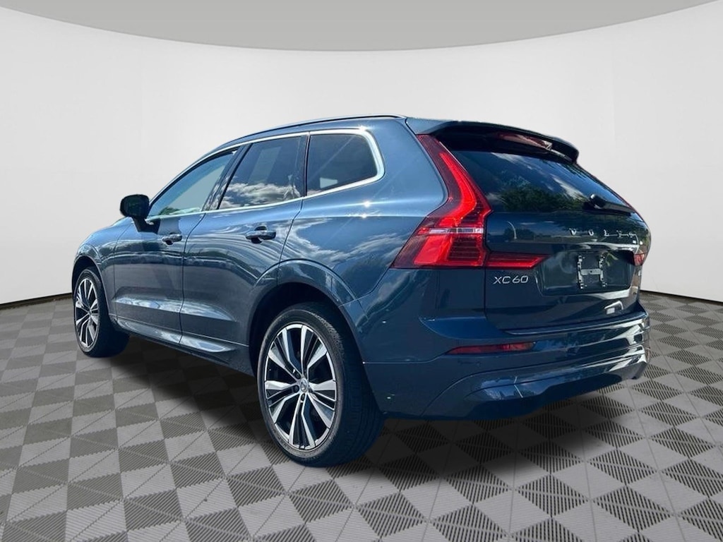 Used 2022 Volvo XC60 Momentum SUV