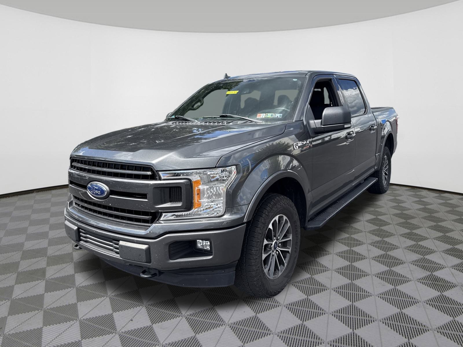 2018 Ford F-150 XLT photo 2