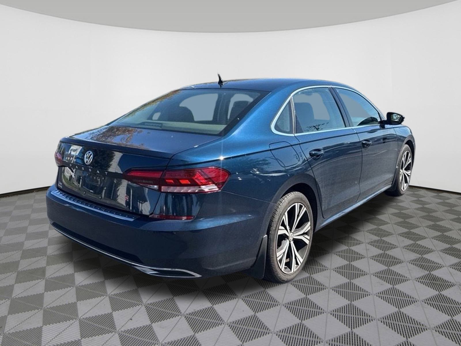 2021 Volkswagen Passat 2.0T SE photo 4