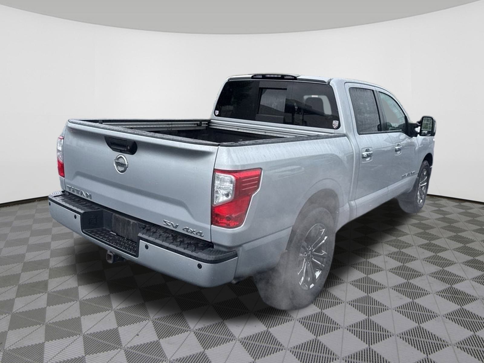 2018 Nissan Titan SV photo 3