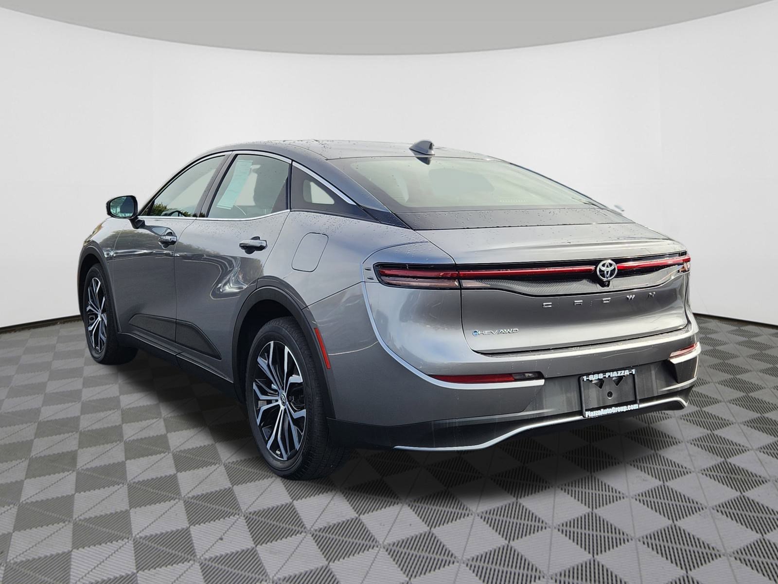 2024 Toyota Crown XLE photo 3