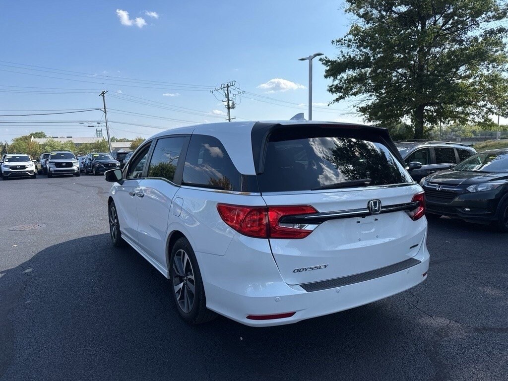 2024 Honda Odyssey Touring photo 3