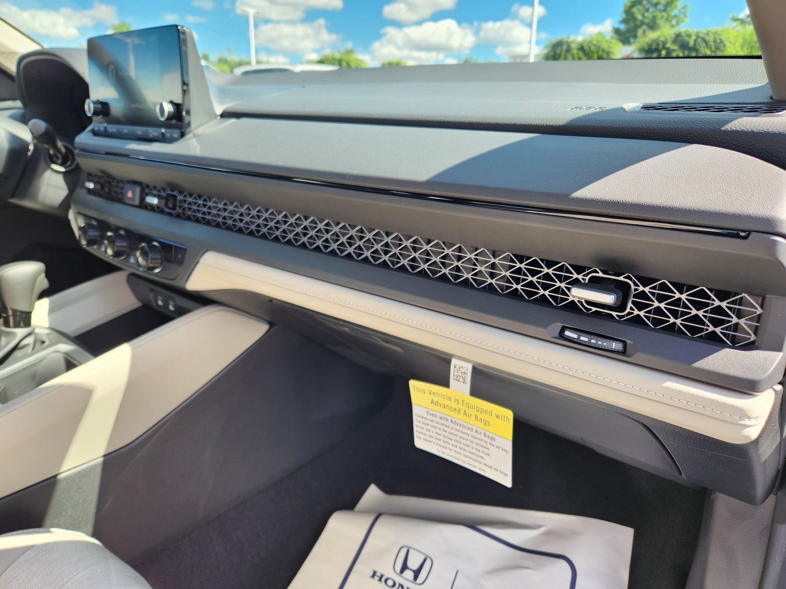 2025 Honda Accord SE - Photo 17