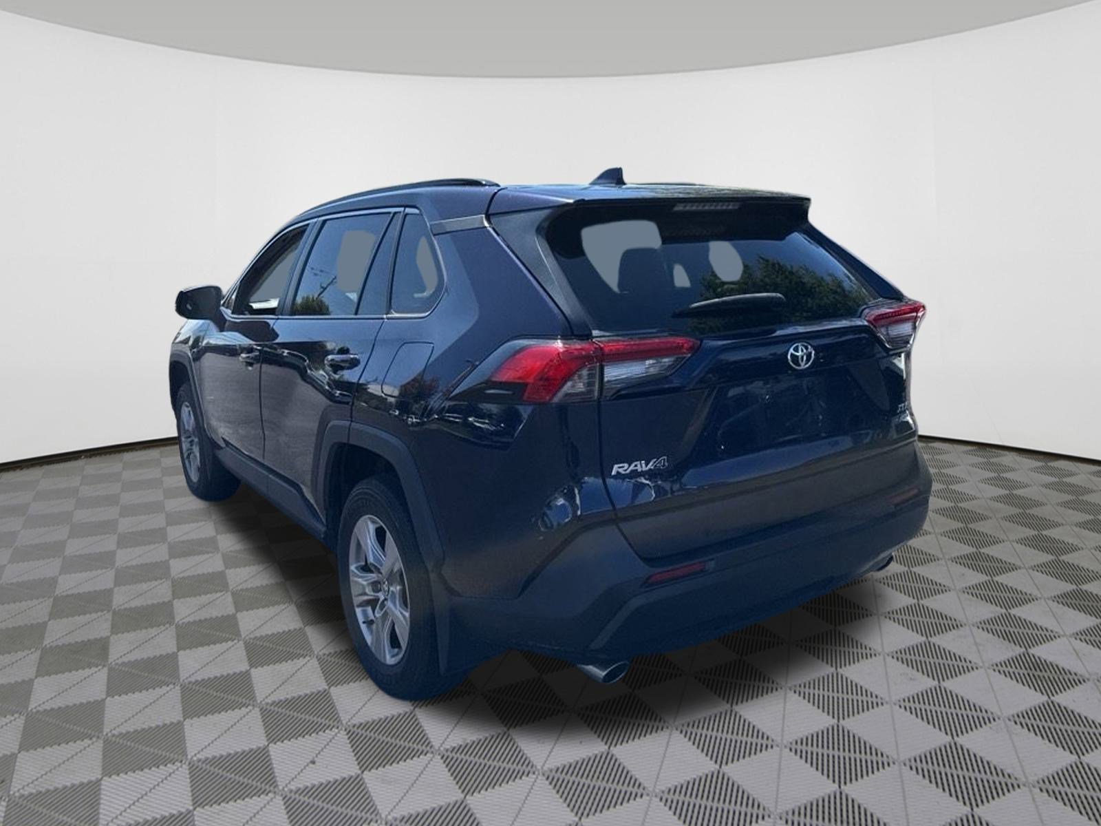 2023 Toyota RAV4 XLE photo 3