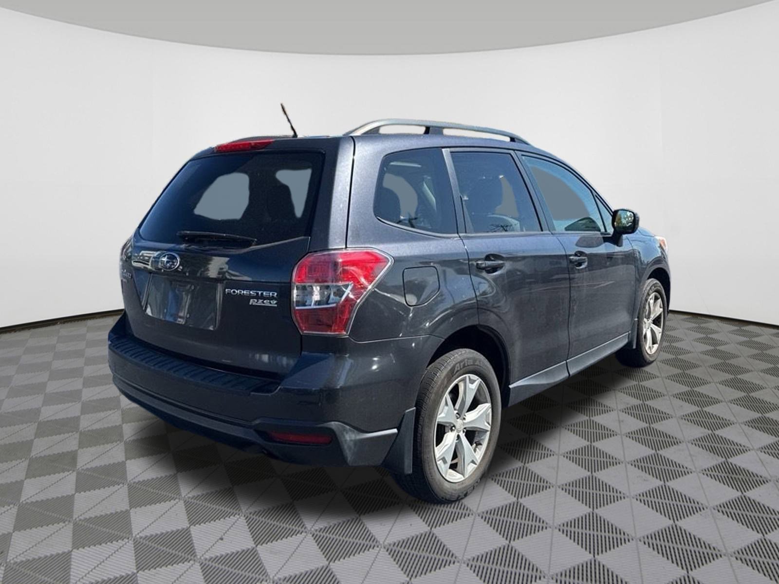 2015 Subaru Forester 2.5i Premium photo 2