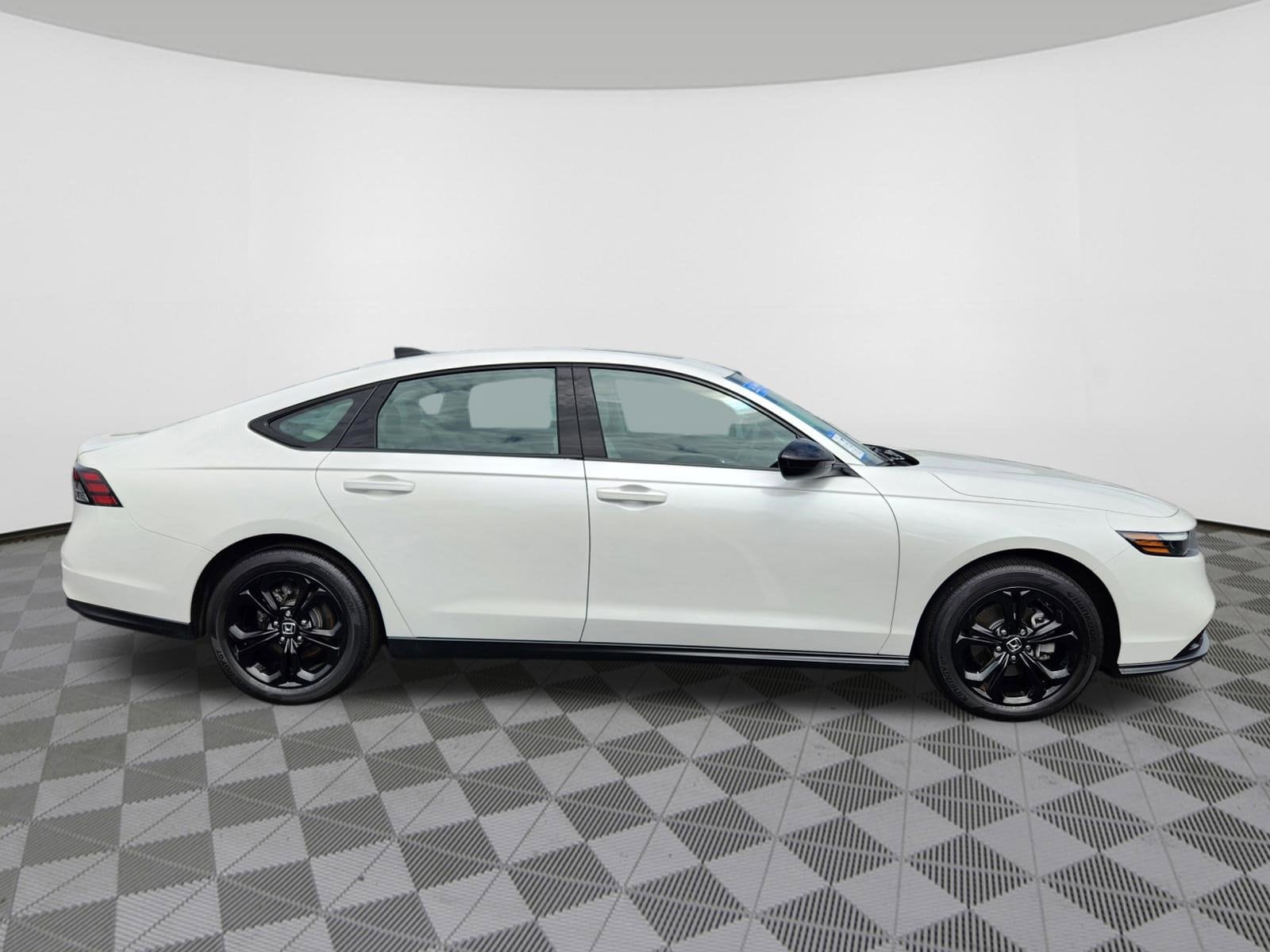 2025 Honda Accord SE - Photo 6
