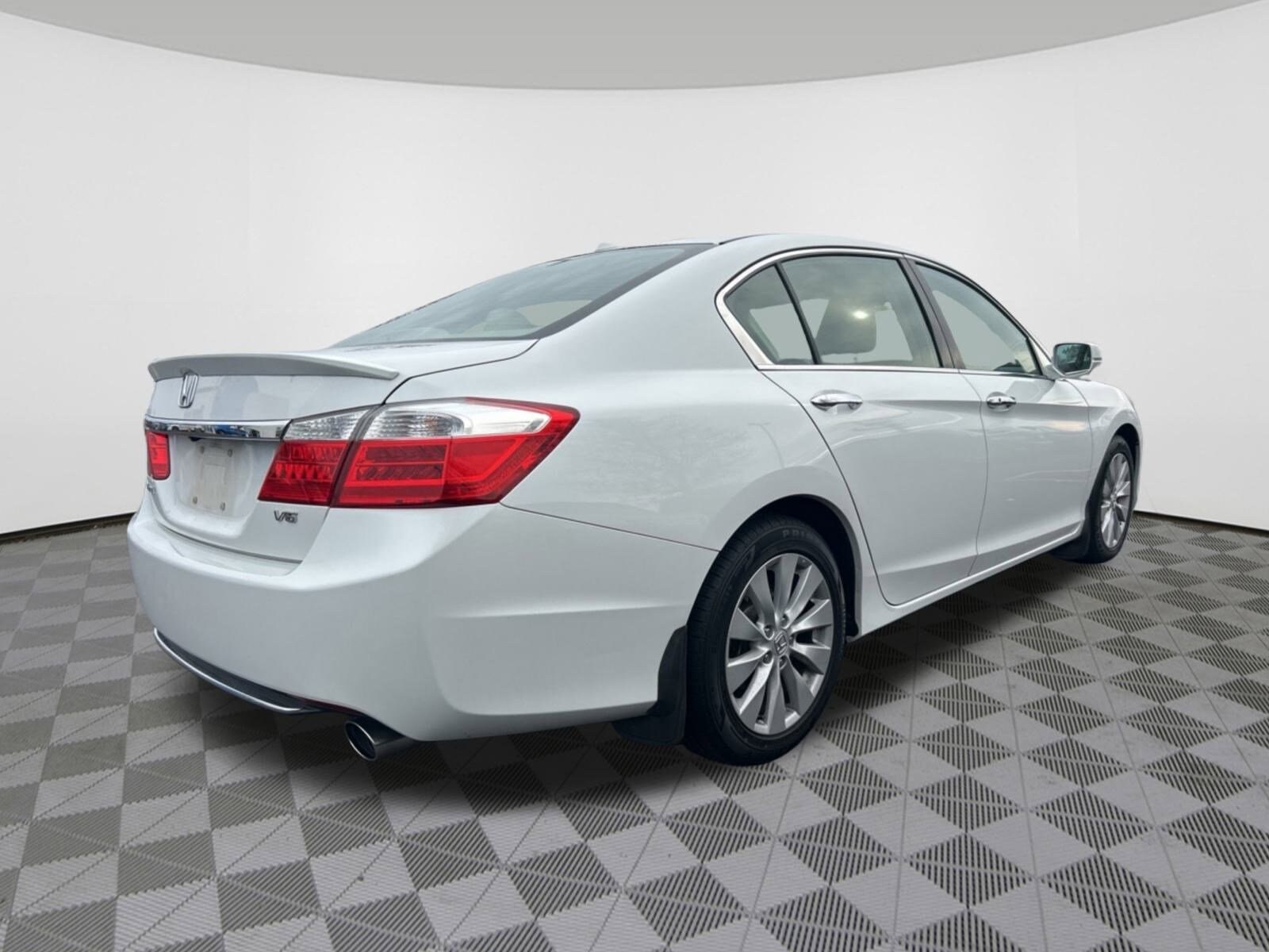 2015 Honda Accord EX-L photo 4