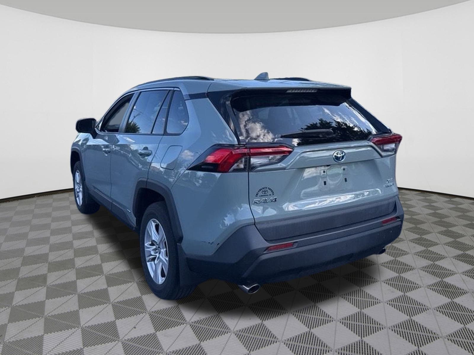 2019 Toyota RAV4 Hybrid XLE photo 3