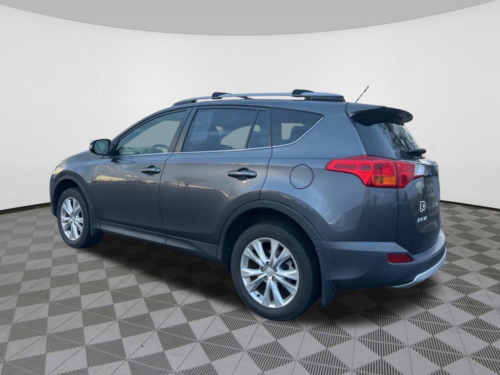 2015 Toyota RAV4 Limited photo 4