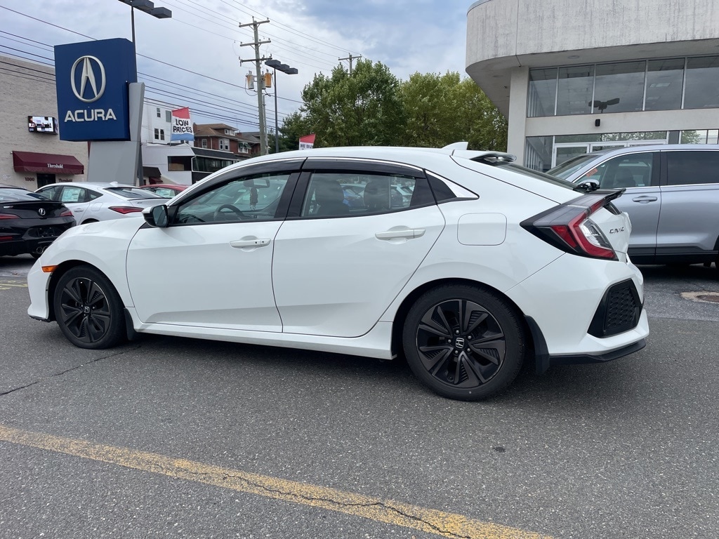 2017 Honda Civic EX-L Hatchback photo 4