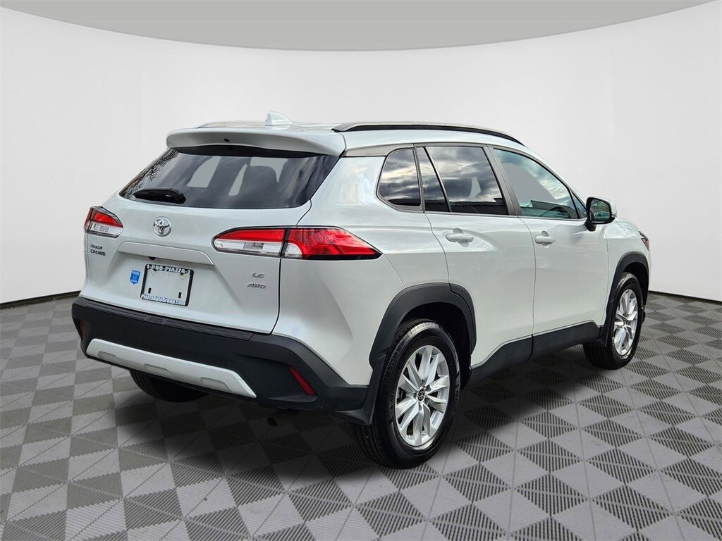 2024 Toyota Corolla Cross LE photo 4