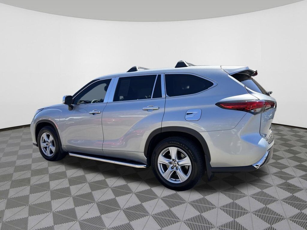 Used 2023 Toyota Highlander LE SUV