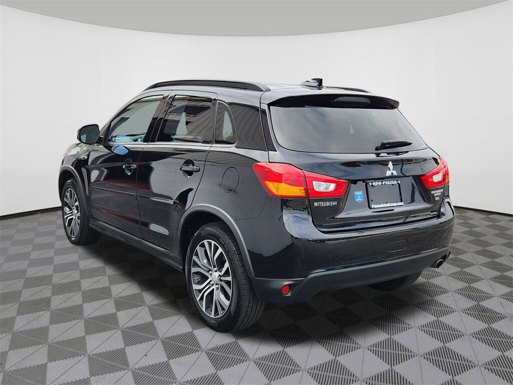 2017 Mitsubishi Outlander Sport SEL photo 2