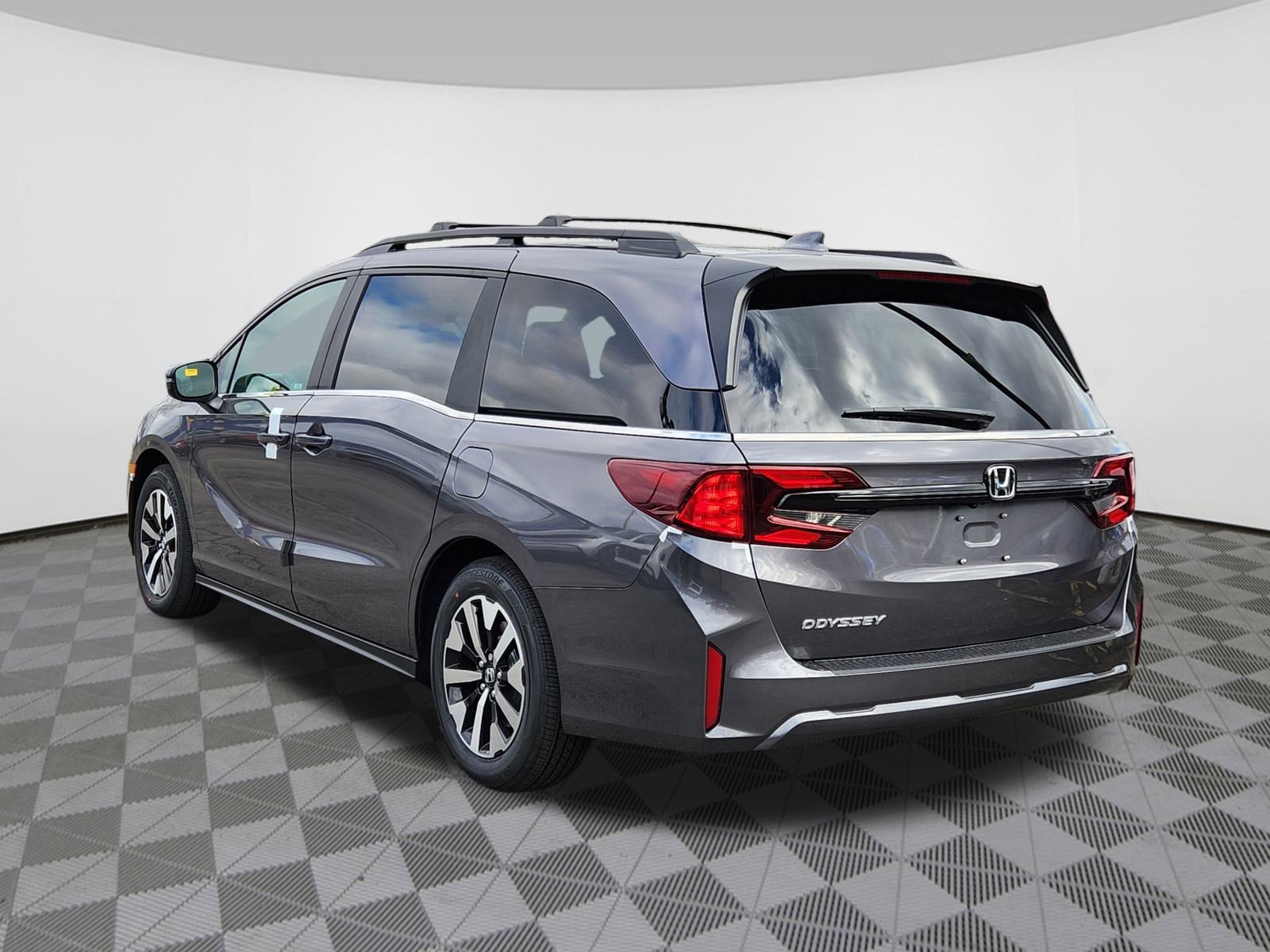 2026 Honda Odyssey EX-L photo 3