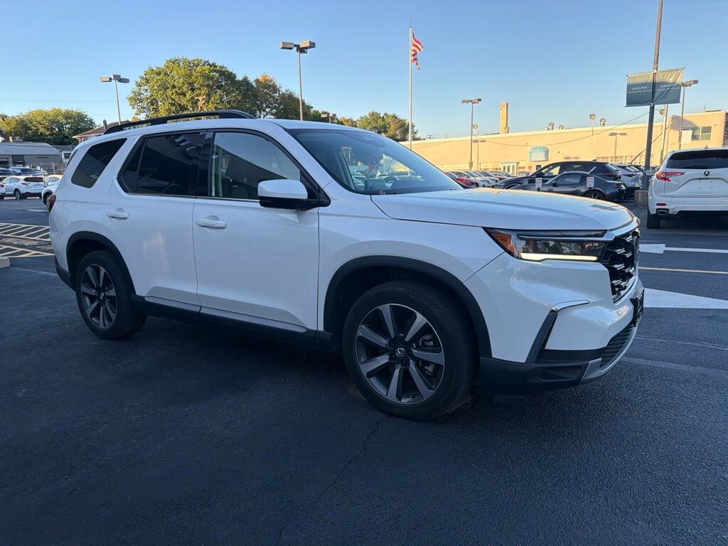 Used 2025 Honda Pilot Touring SUV