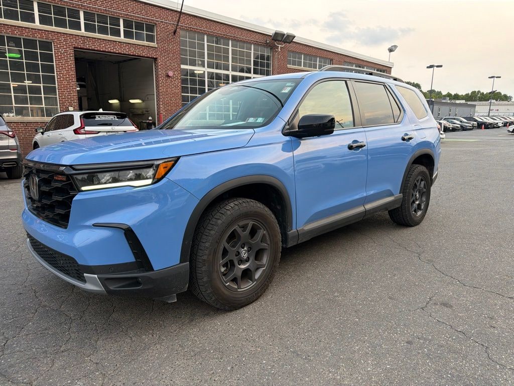 Used 2025 Honda Pilot TrailSport SUV