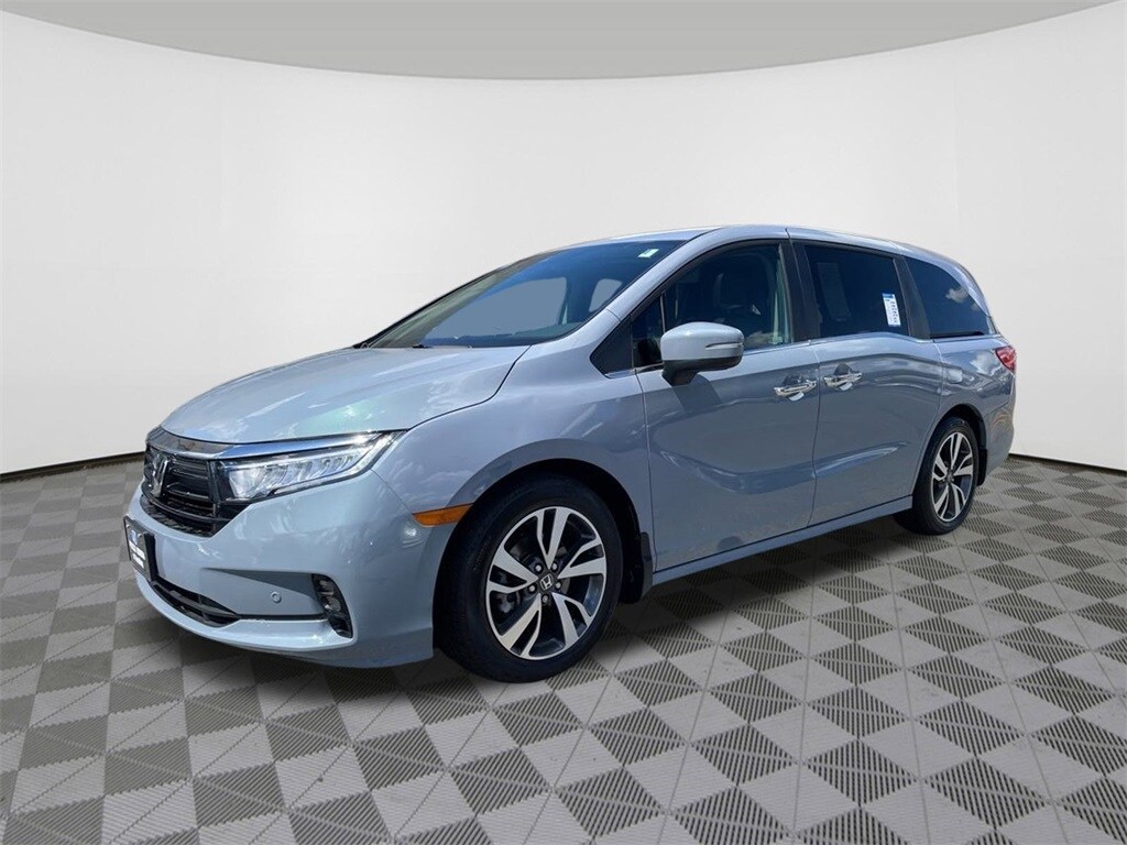 2023 Honda Odyssey Touring photo 3