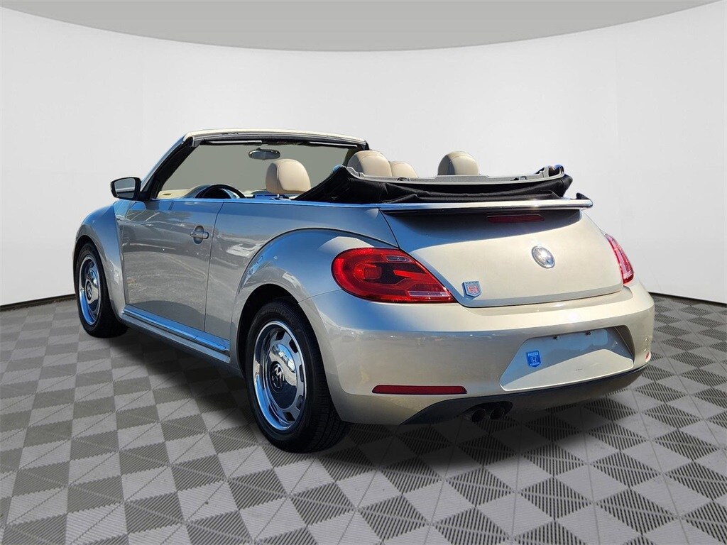 2014 Volkswagen Beetle 1.8T Convertible photo 3