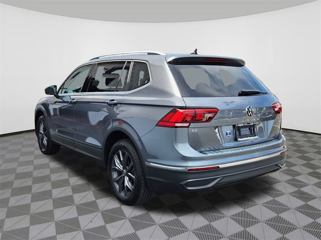 2023 Volkswagen Tiguan SE photo 2