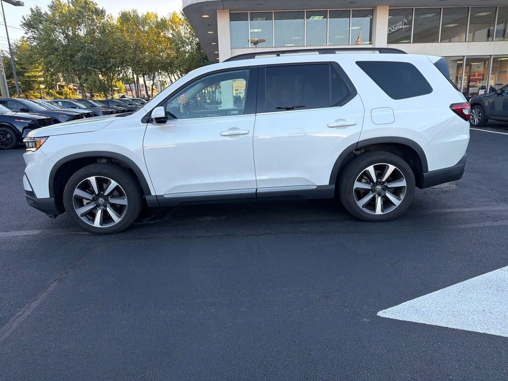 Used 2025 Honda Pilot Touring SUV