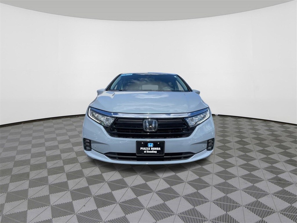 2023 Honda Odyssey Touring photo 2