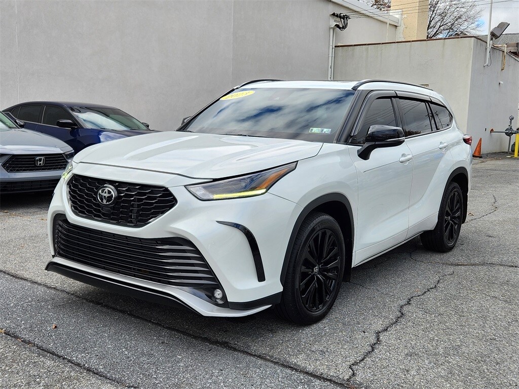 2023 Toyota Highlander XSE photo 2